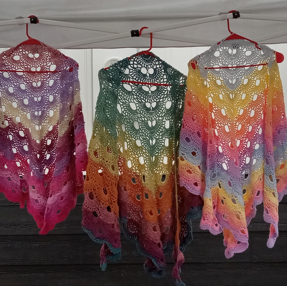 Handcrafted lightweight triangle shawl wrap - Picture 6 of 6